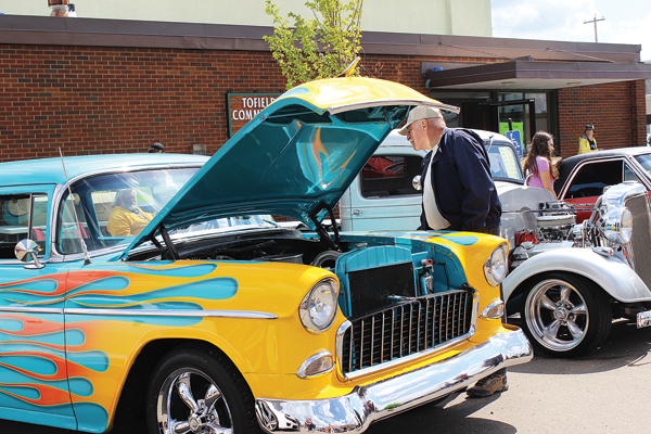 Tofield’s mayor graduates from prestigious program