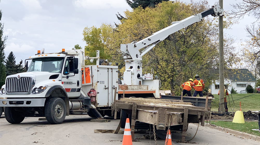 Vehicle with large shed brings down power lines